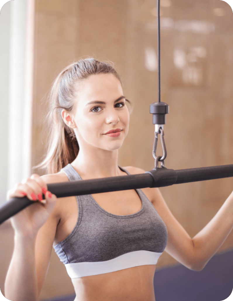 female using row machine to lose weight